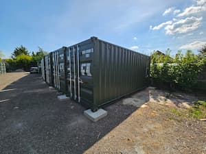 Angle photo of 20ft containers