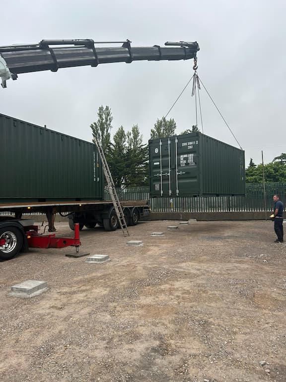 Unloading of containers to a self storage site