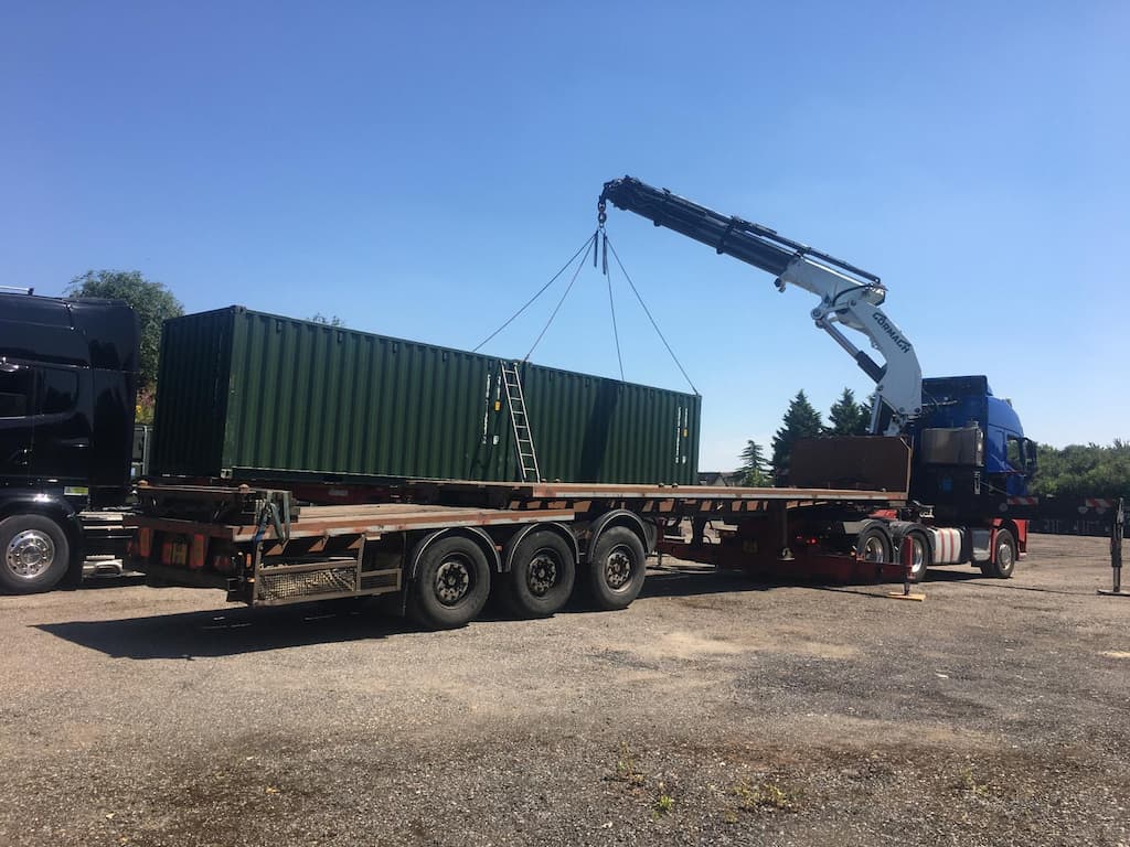 20ft container being delivered