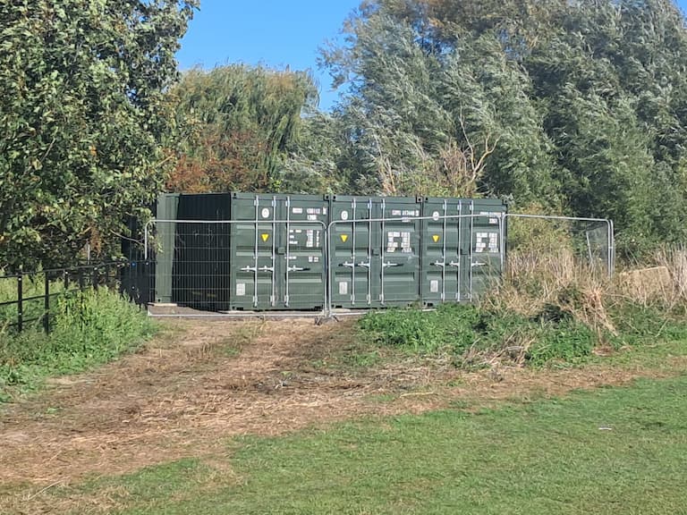 2x containers